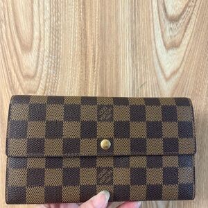 Auth Louis Vuitton Damier Sarah wallet
